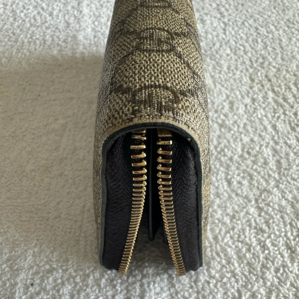 Gucci GG Supreme Monogram Bees Zip Around Wallet - Picture 14 of 17